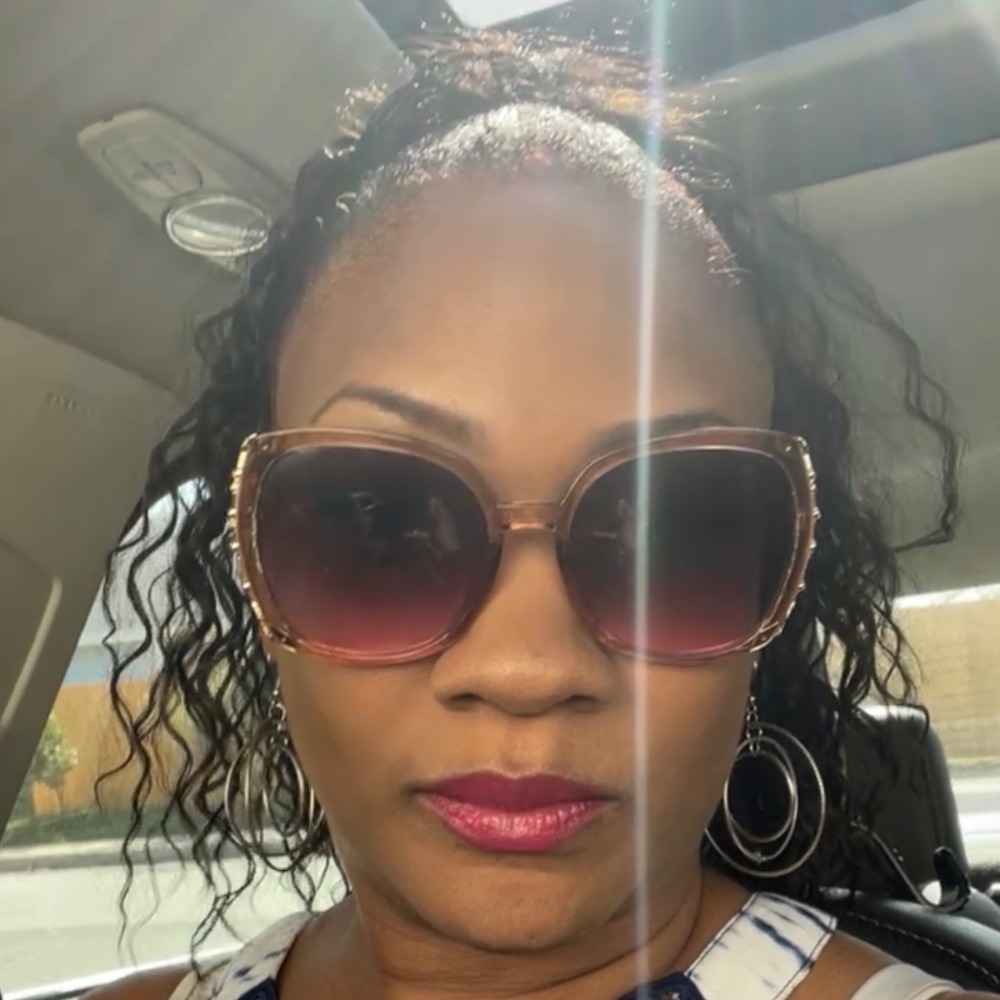 Meet your Posher, Nita